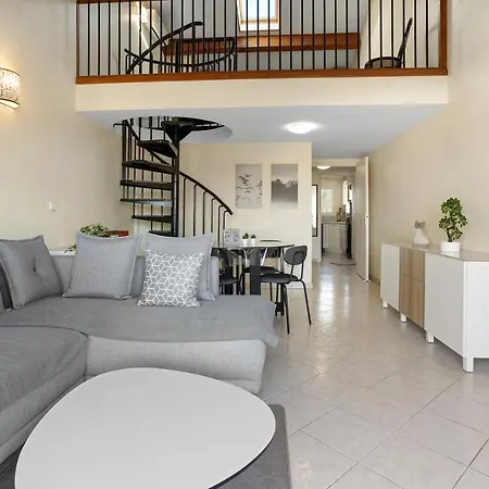 Apartment Joli 65m² Piscine Parking Saint-Raphael (Var)
